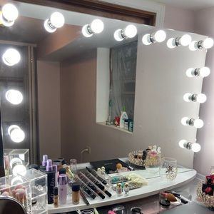 Vanity mirror station. PICK UP ONLY!